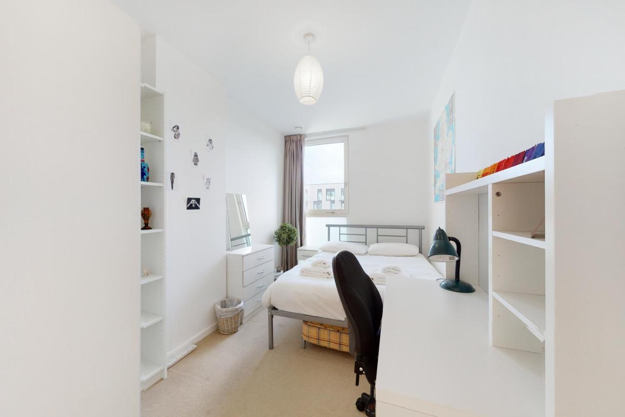 Lovely 2 Bedroom Flat With Balcony In Stratford Londyn Zewnętrze zdjęcie